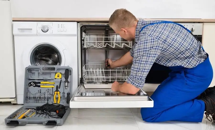 Kaynarca İmmergas servisi teknisyen ekibi beyaz eşya tamiri yaparken